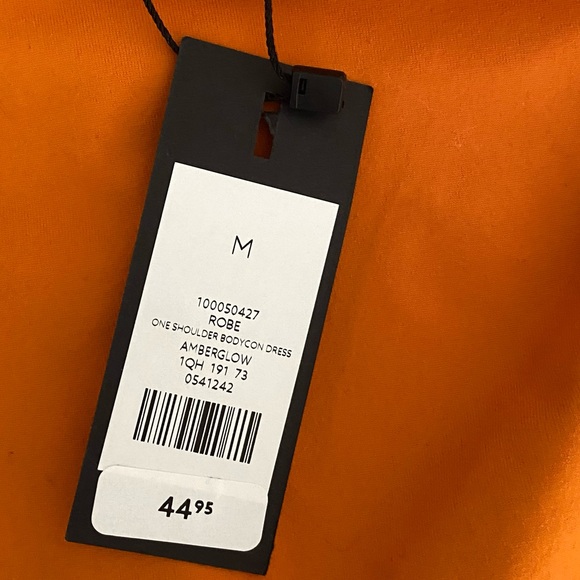 Off-shoulder dress - Picture 5 of 6